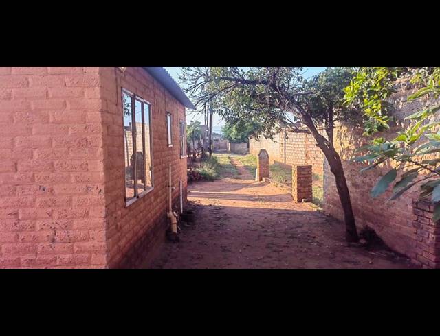 2 BEDROOM HOUSE FOR SALE IN MAMELODI EAST